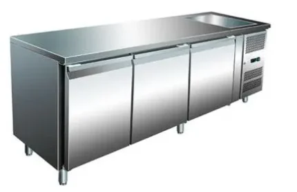 Kjølebenk 3 dører og kum i topp BxDxH: 202x70x85cm Varenr:90005488